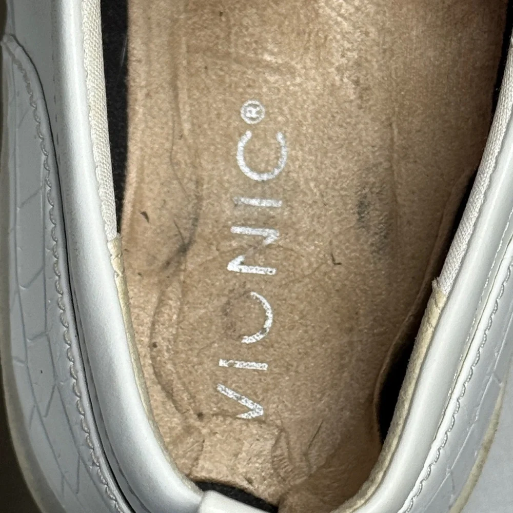 Vionic Winny White Leather Sneakers. 10.